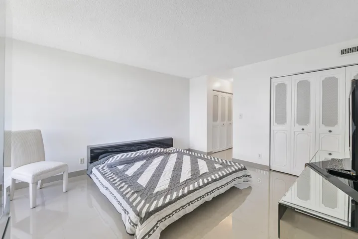 5828 Coral Lake Dr u304_032