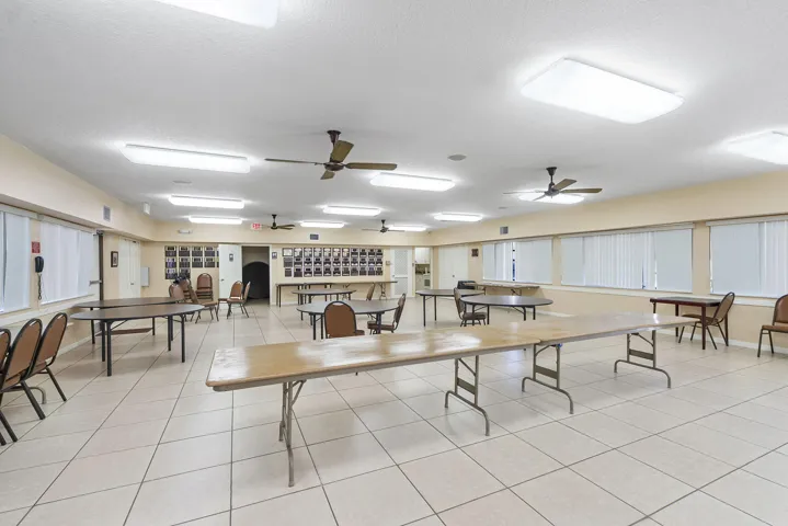 5828 Coral Lake Dr u304_060