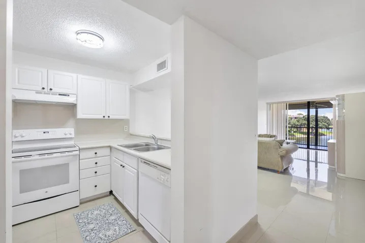 5828 Coral Lake Dr u304_039