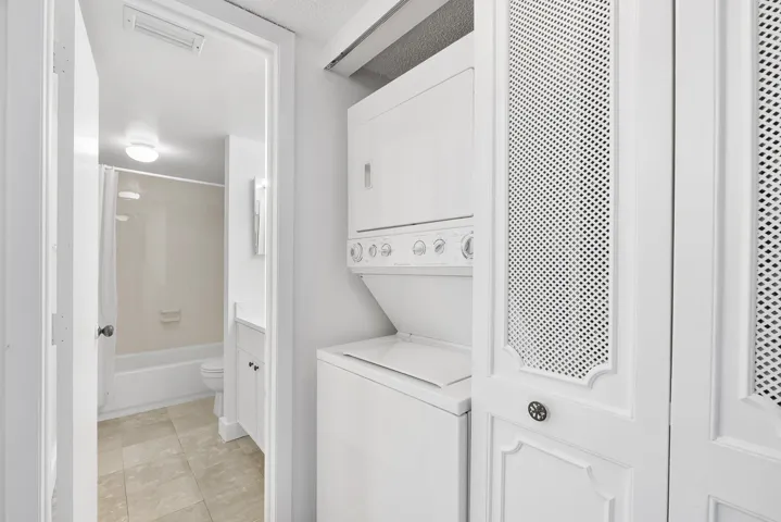 5828 Coral Lake Dr u304_028
