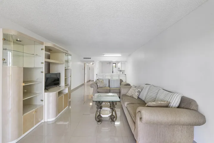 5828 Coral Lake Dr u304_048