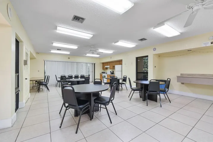 5828 Coral Lake Dr u304_063