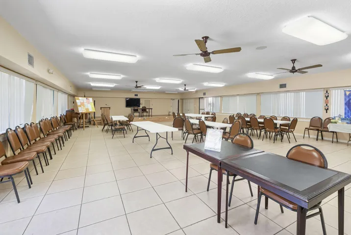 5828 Coral Lake Dr u304_059