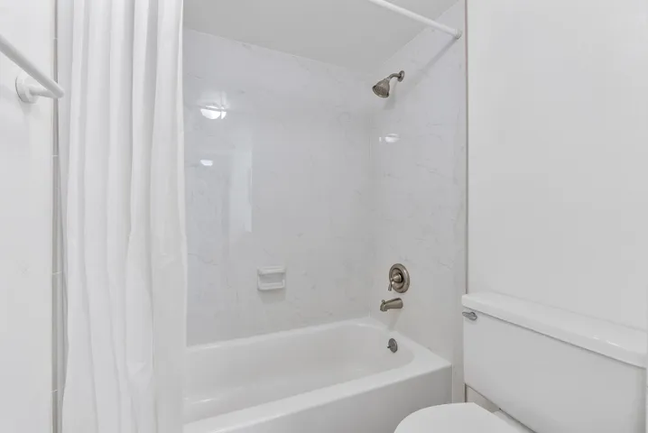 5828 Coral Lake Dr u304_031