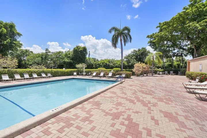 5828 Coral Lake Dr u304_058
