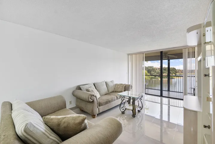 5828 Coral Lake Dr u304_047