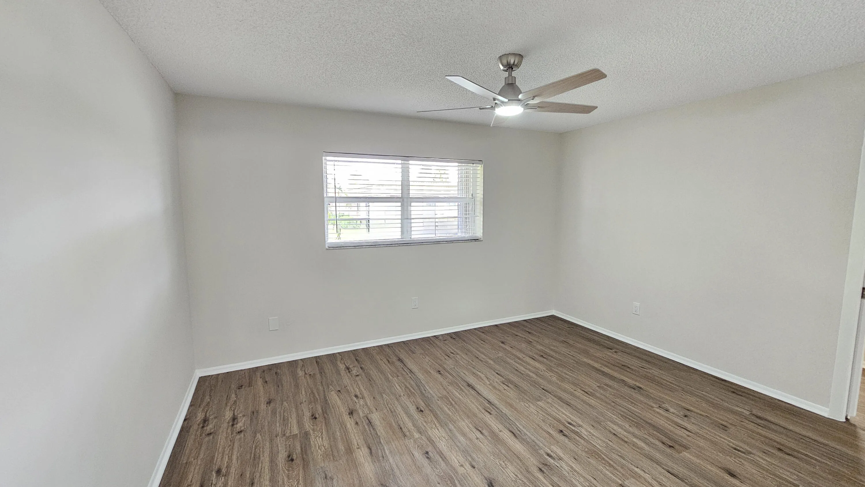 Bedroom 1 (4)