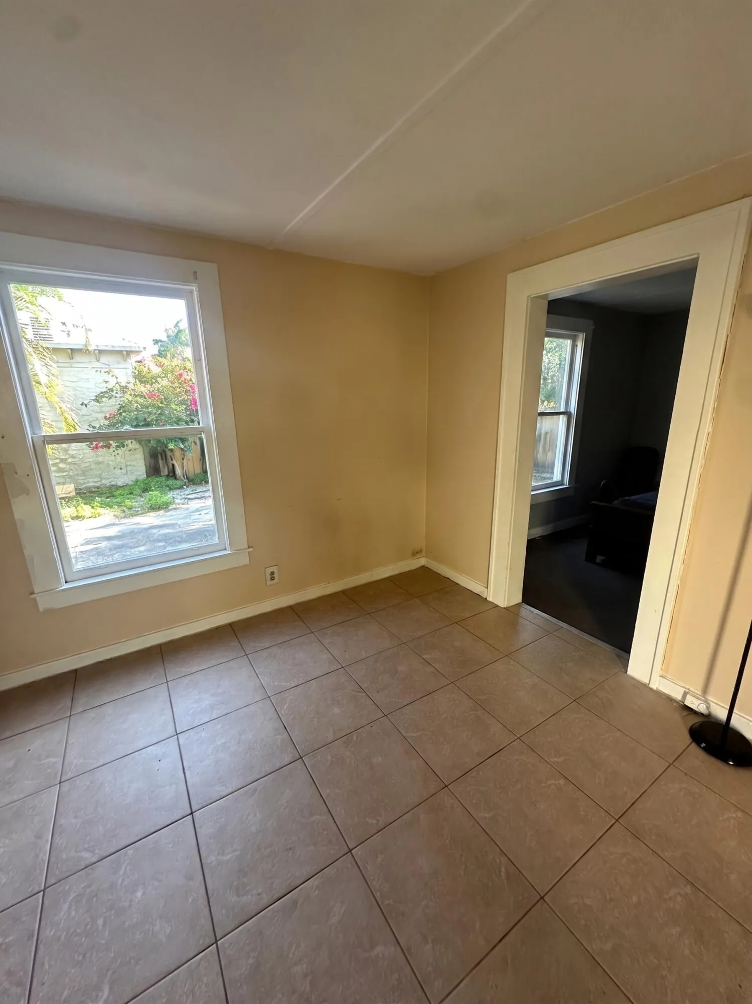 LIVING ROOM - WALK WAY TO MASTER ROOM