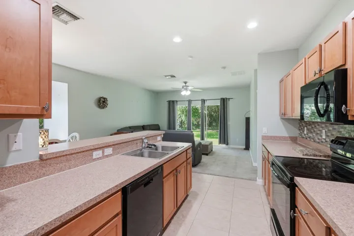 36-web-or-mls-2551_Creekside_Dr_037