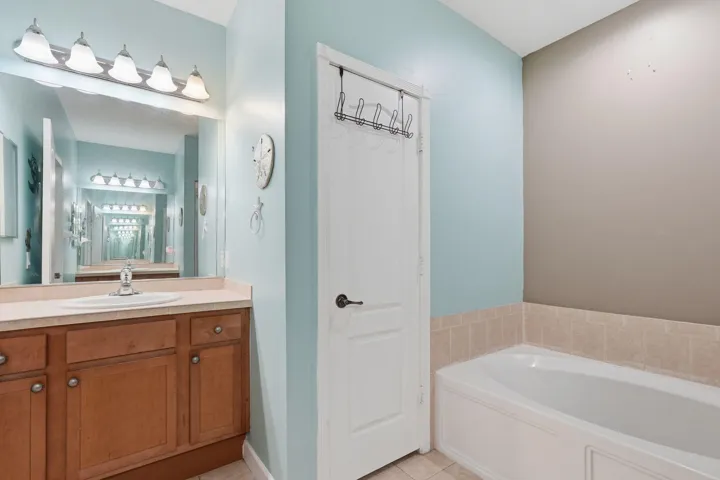 19-web-or-mls-2551_Creekside_Dr_019