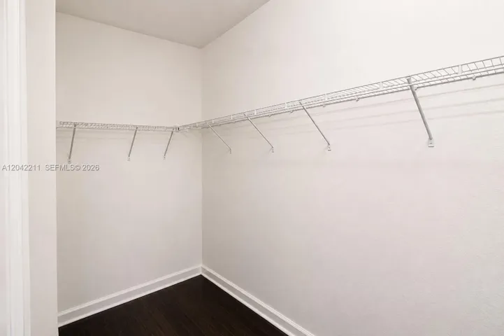 Walking Closet