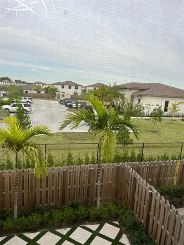 Photo 33