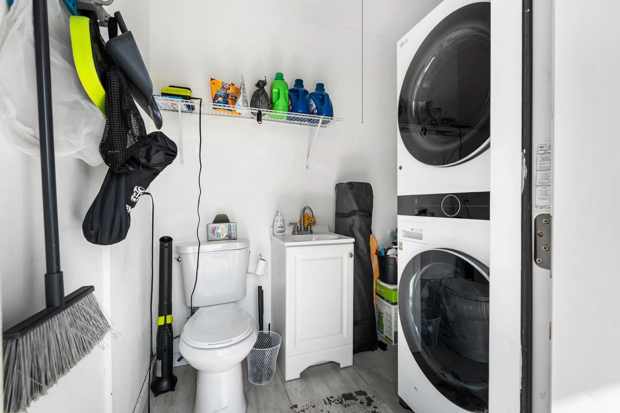 Half Bath/Laundry