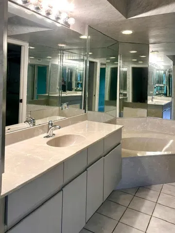 Primary En Suite Bathroom