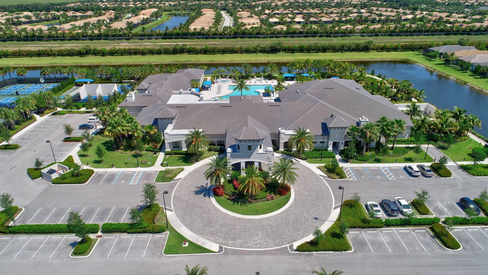 116-web-or-mls-069_valencia bay (14)