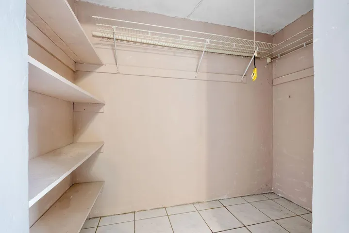 Bedroom Studio Walk-in