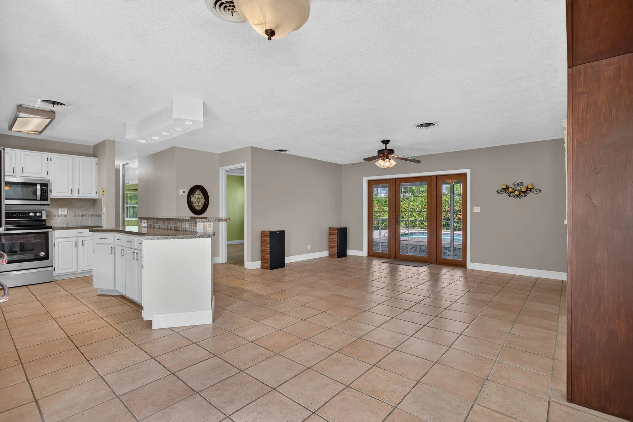 Open floor plan with kitchen island.