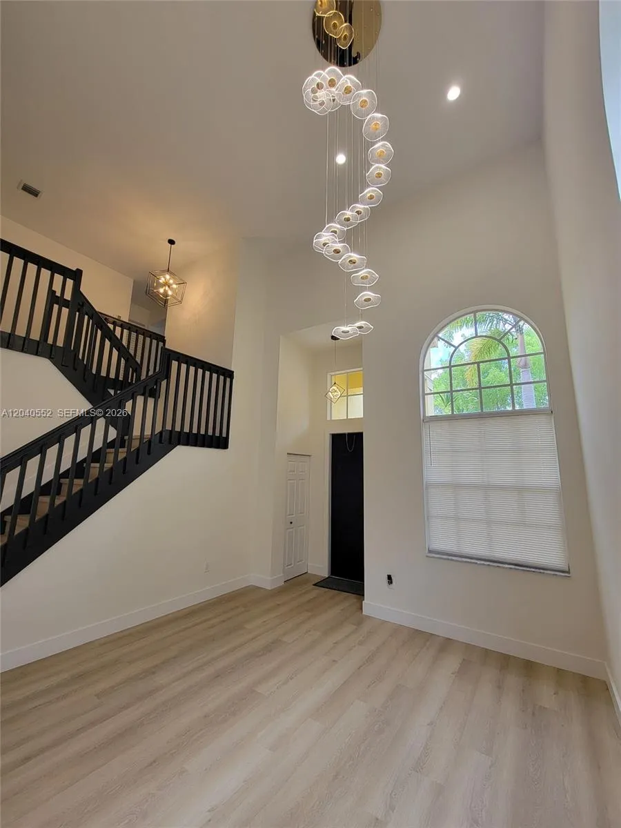 Foyer/Living Room
