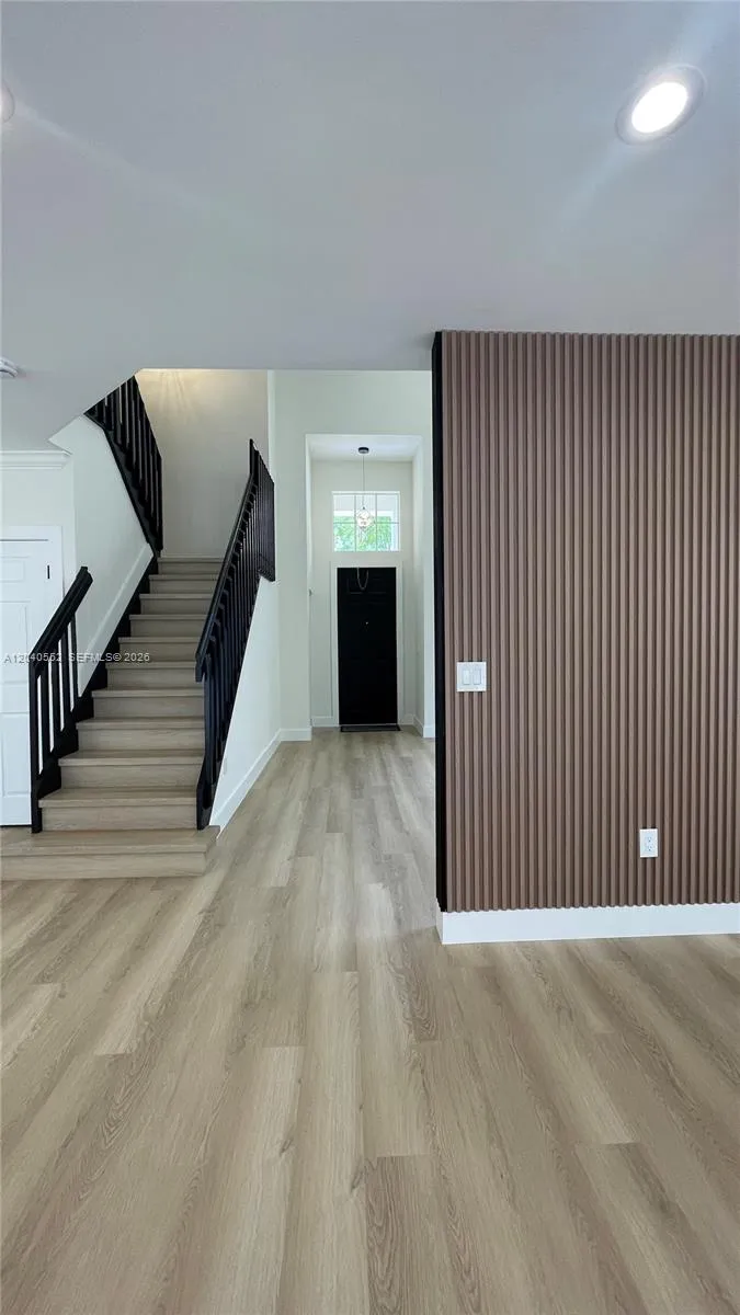 Florida Room/ Stairs