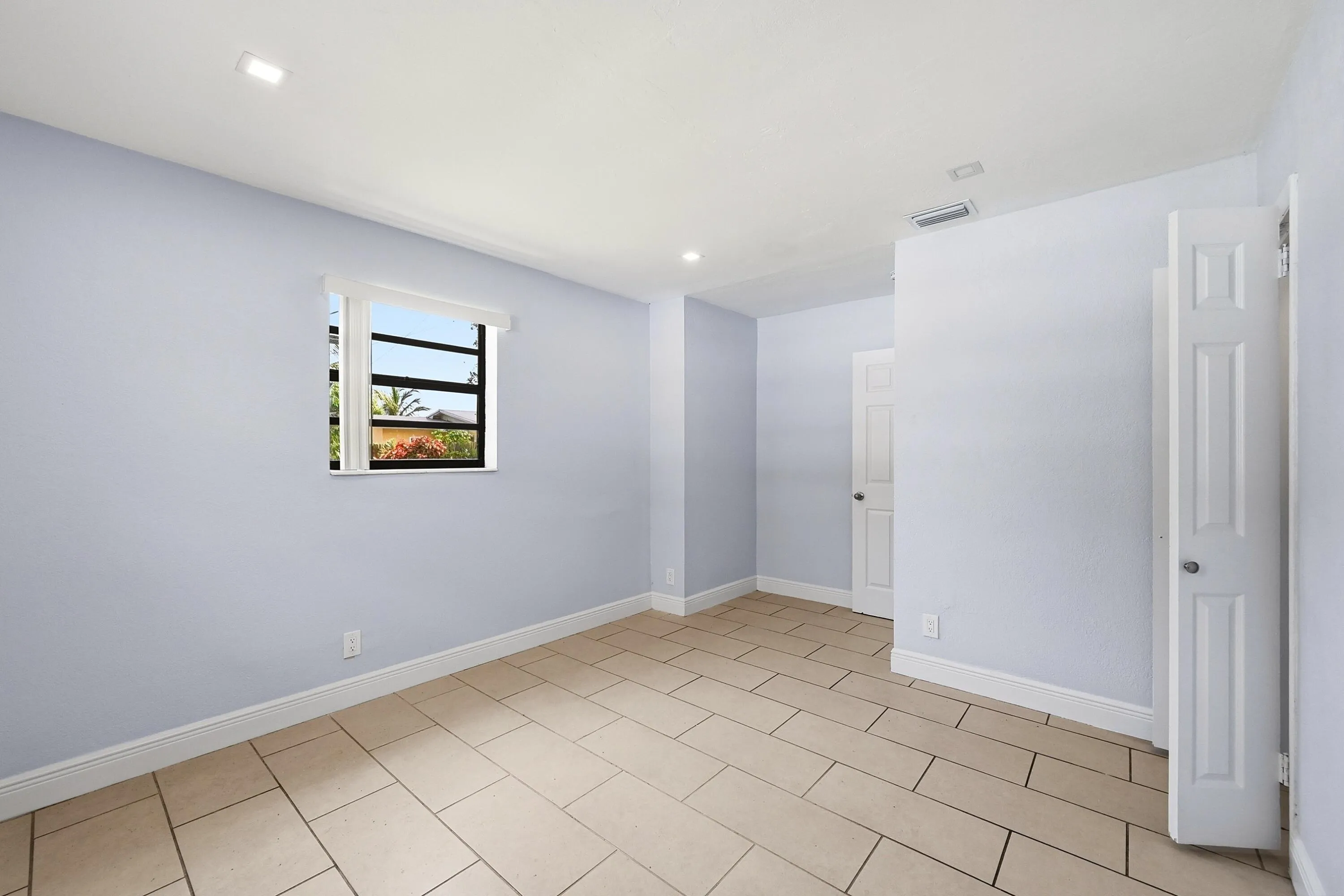 21_primary bedroom