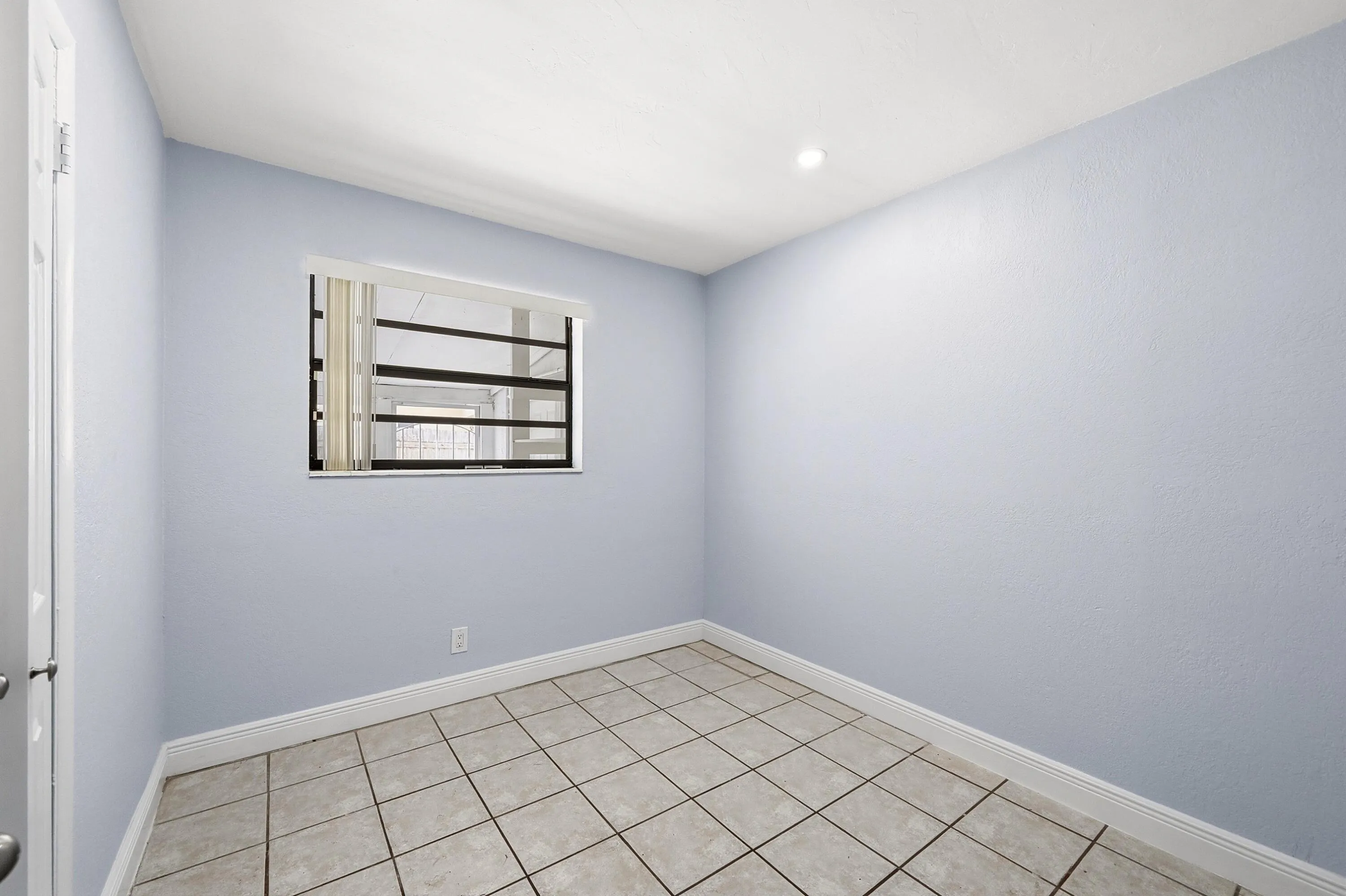27_bedroom