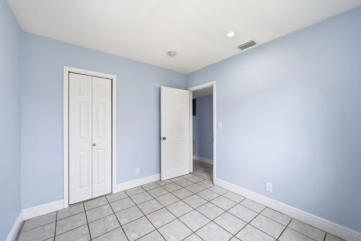 25_bedroom