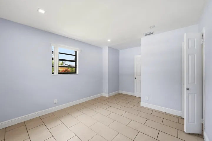 21_primary bedroom