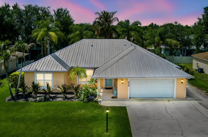1-web-or-mls-426-ne-vanda-terrado