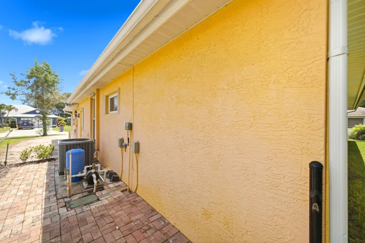 46-web-or-mls-426-ne-vanda-terrado