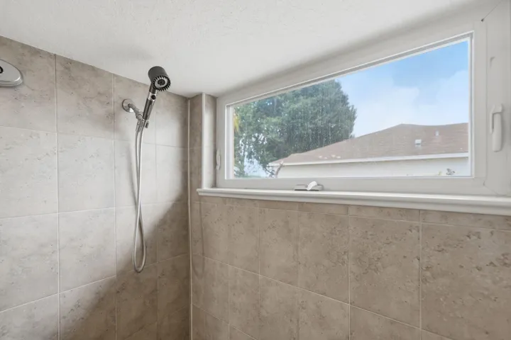 17-web-or-mls-426-ne-vanda-terrado