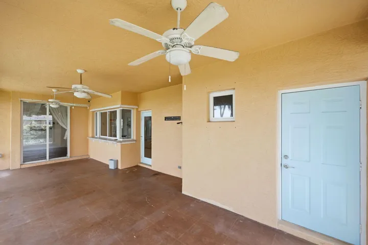 37-web-or-mls-426-ne-vanda-terrado