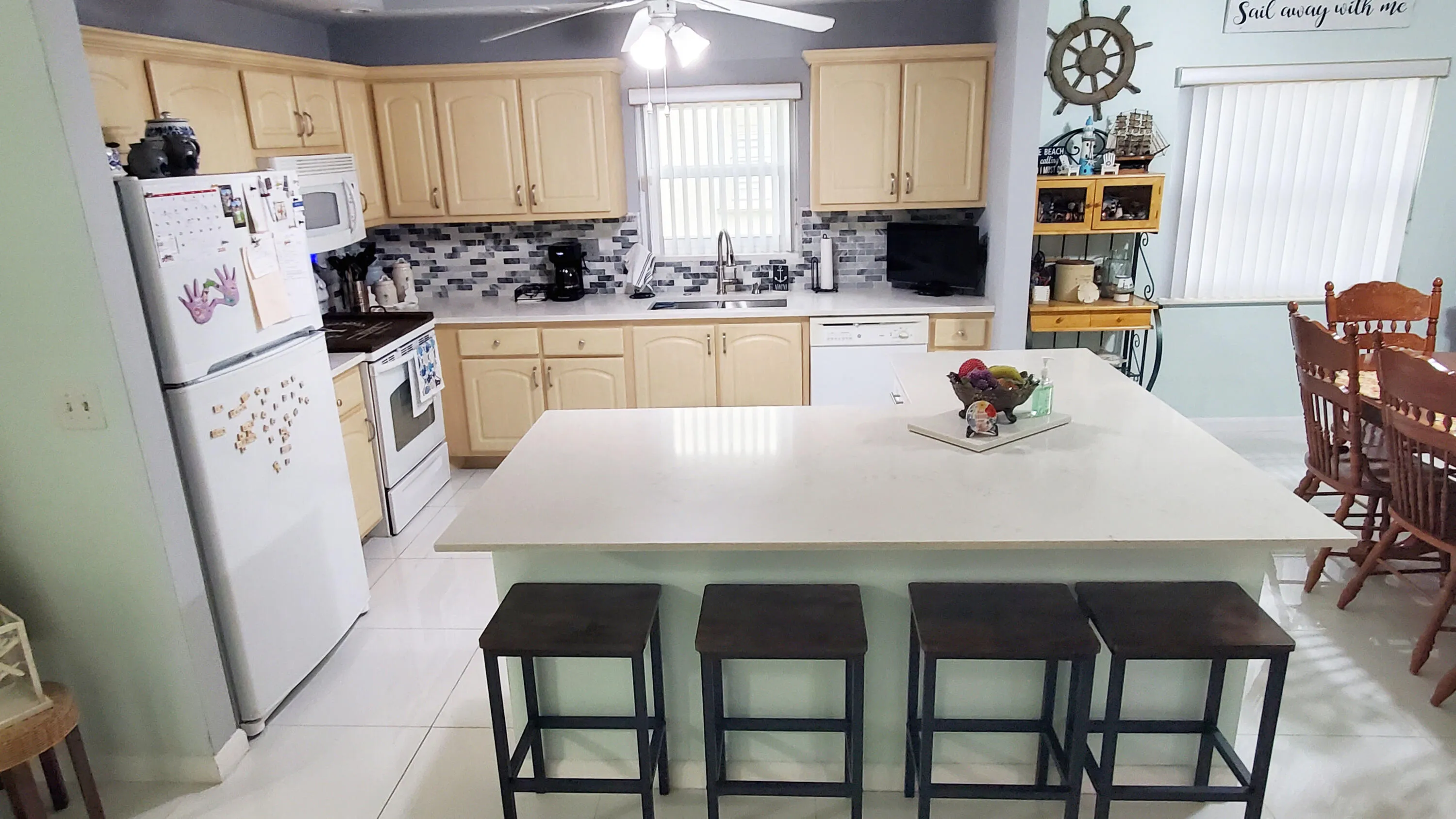 Kitchen with island