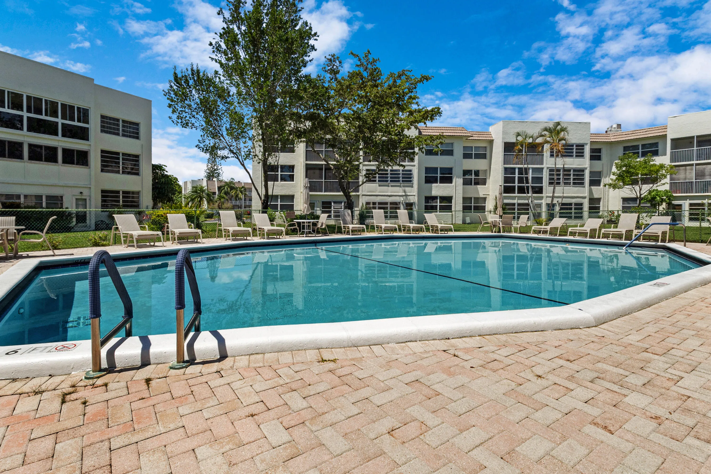 AccuTour_01 6870-royal-palm-blvd-032