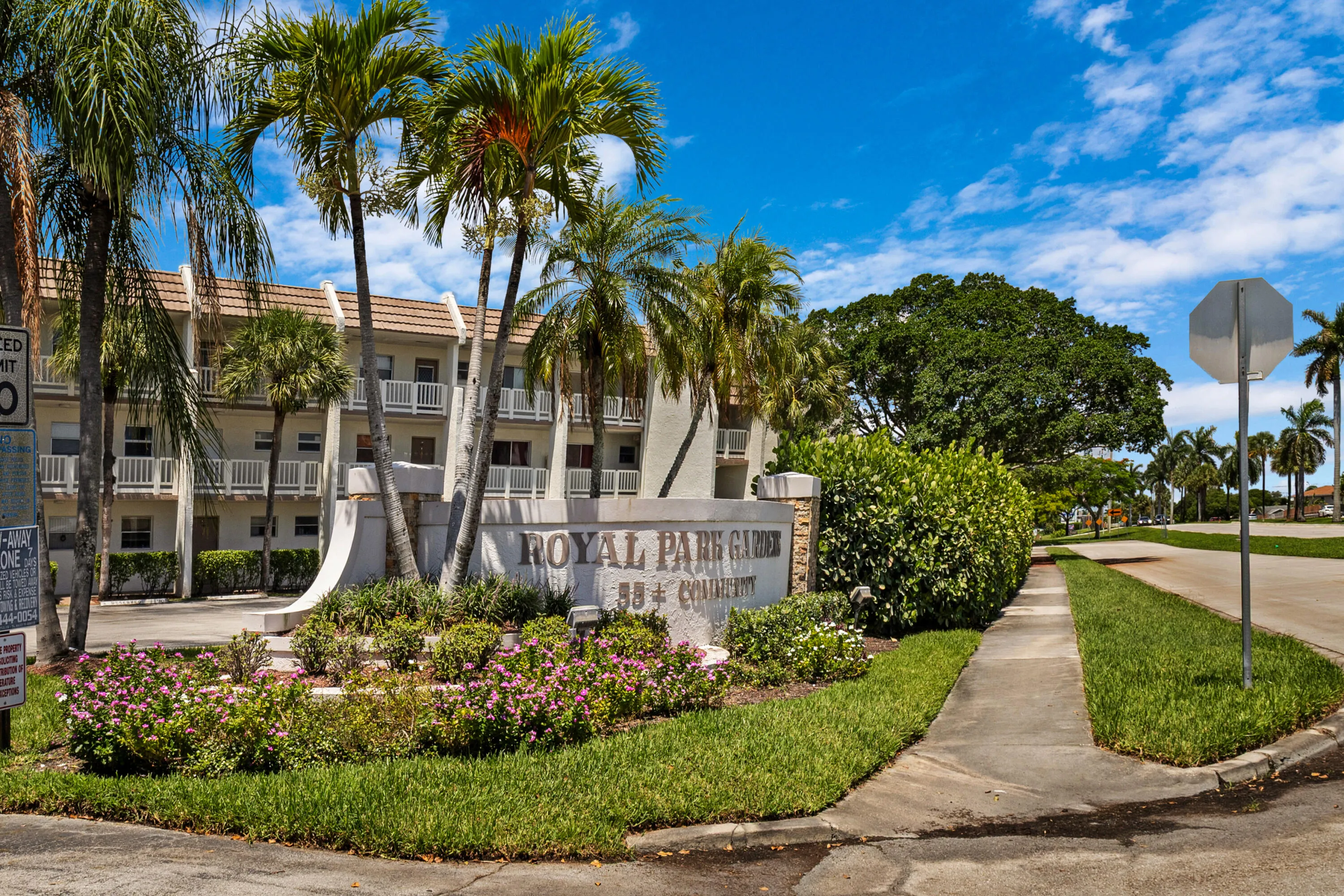 AccuTour_01 6870-royal-palm-blvd-001