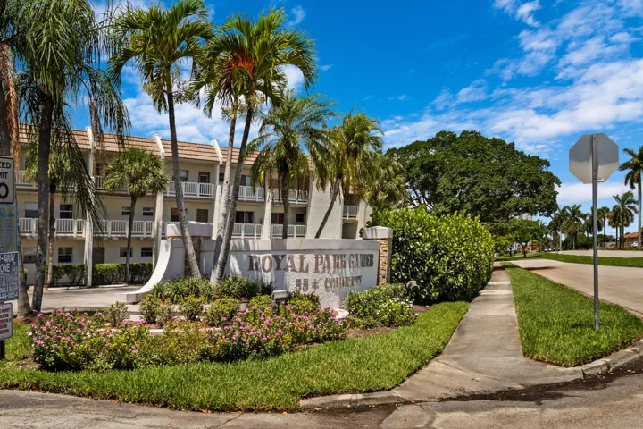 AccuTour_01 6870-royal-palm-blvd-001