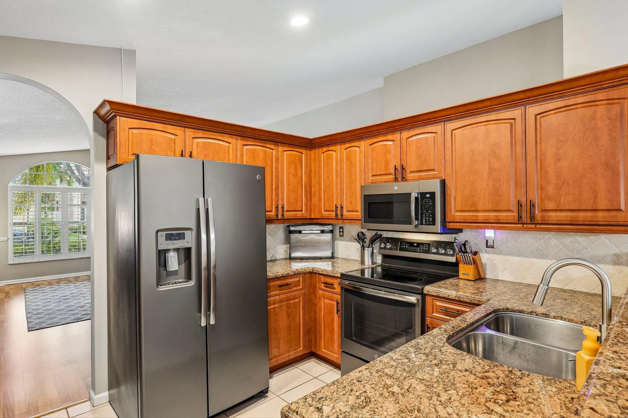 15-web-or-mls-NW 112th Ter-S2306-015
