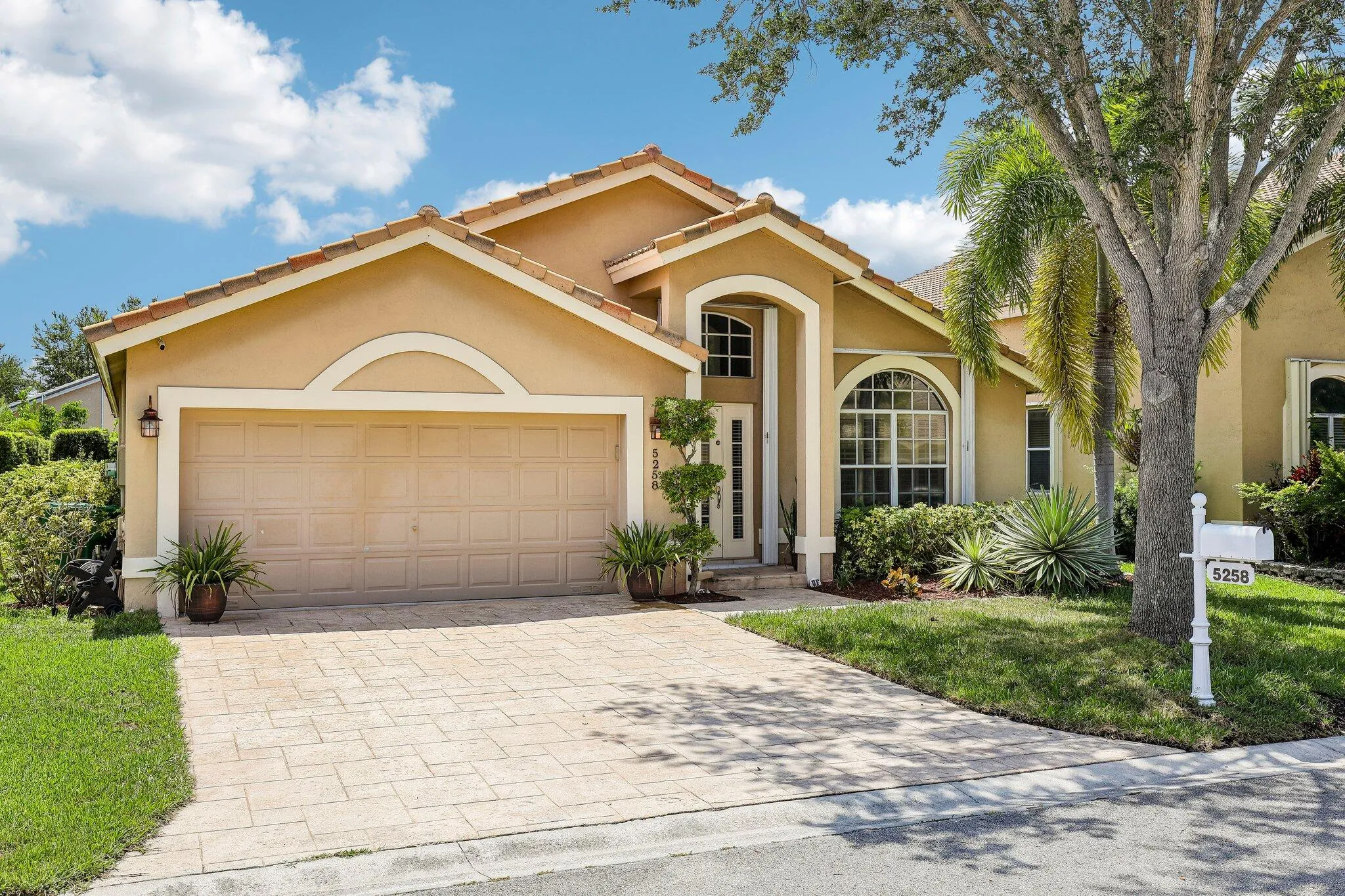 2-web-or-mls-NW 112th Ter-S2306-002