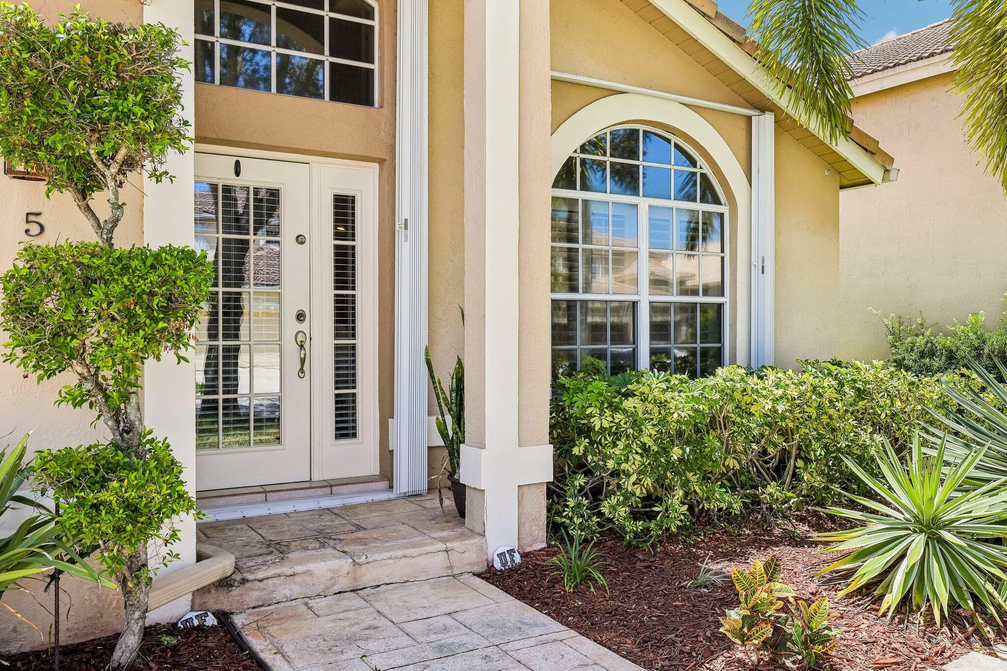 4-web-or-mls-NW 112th Ter-S2306-004