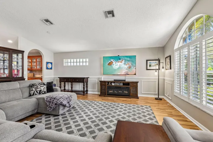 6-web-or-mls-NW 112th Ter-S2306-006