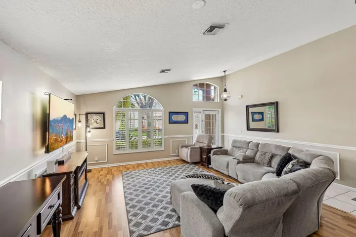 9-web-or-mls-NW 112th Ter-S2306-009