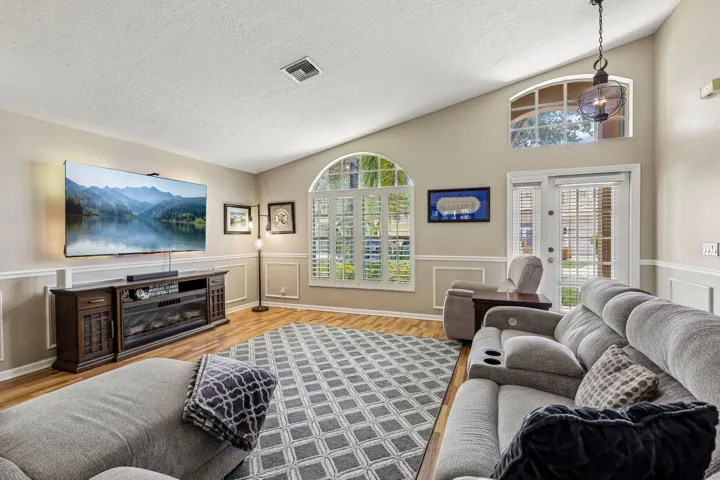 7-web-or-mls-NW 112th Ter-S2306-007