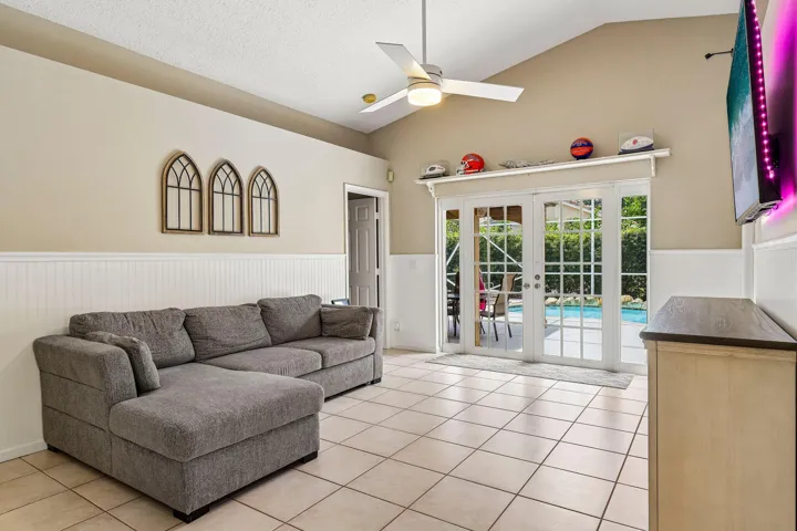 18-web-or-mls-NW 112th Ter-S2306-018