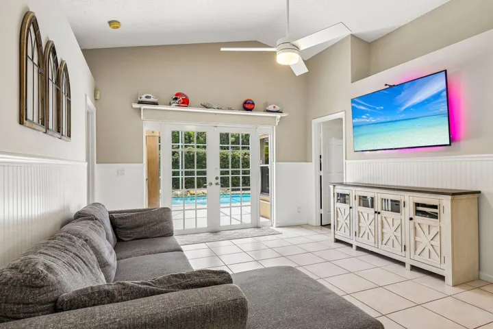 19-web-or-mls-NW 112th Ter-S2306-019