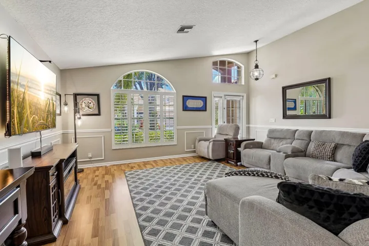 5-web-or-mls-NW 112th Ter-S2306-005