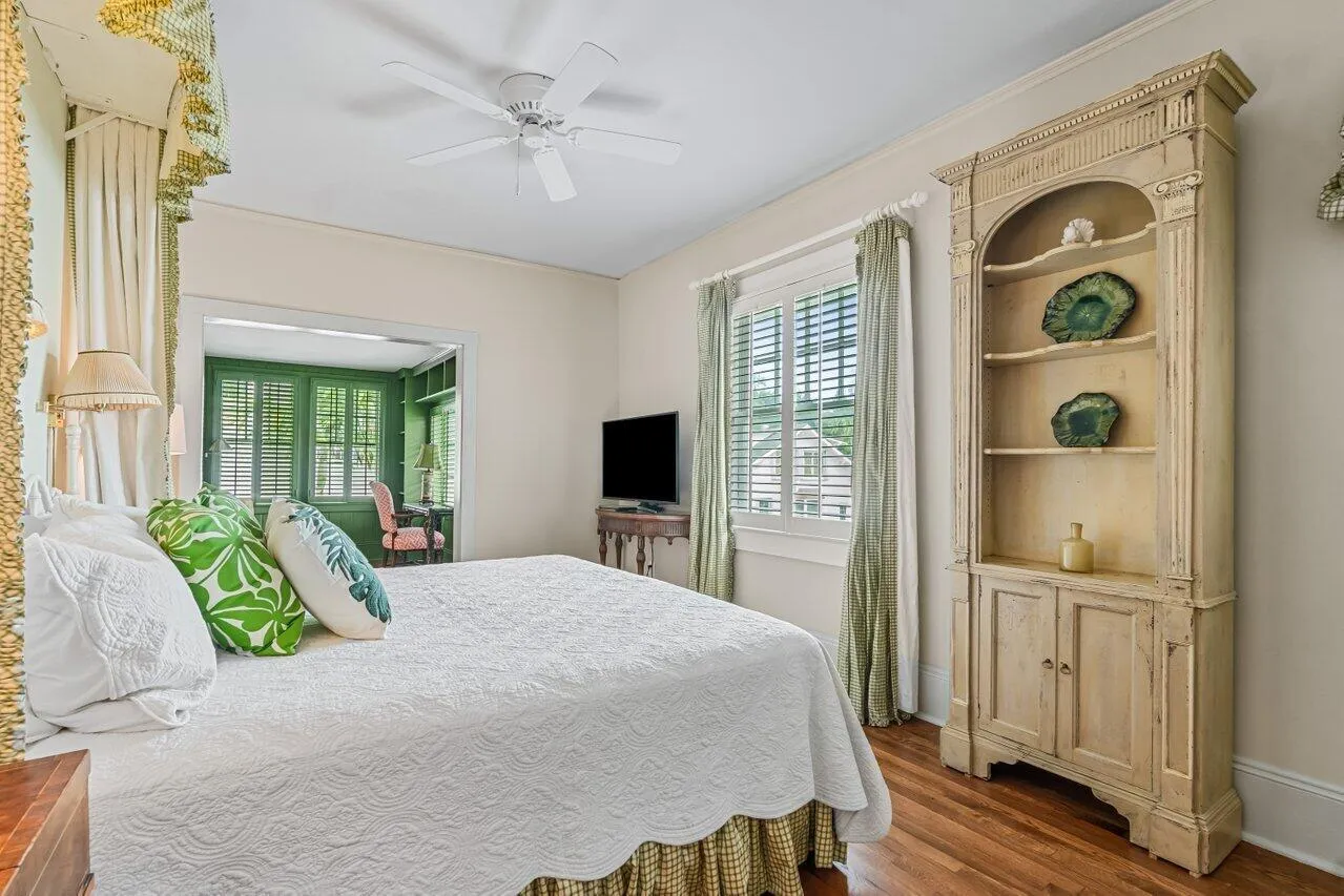 025-263ParkAvenue-PalmBeach-FL-33480-SMA