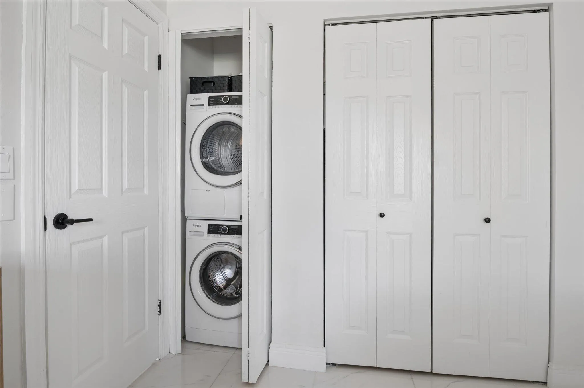 Washer/dryer in Primary