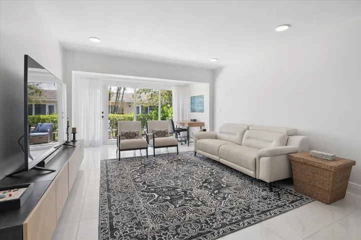 07-Mamone-13725 Flora Pl #C-7