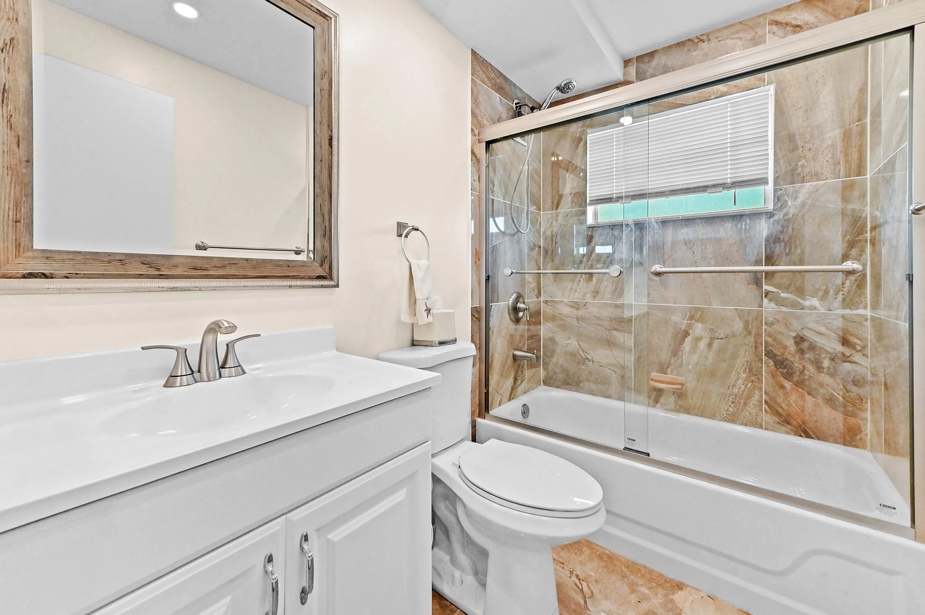 18 Bathroom 03