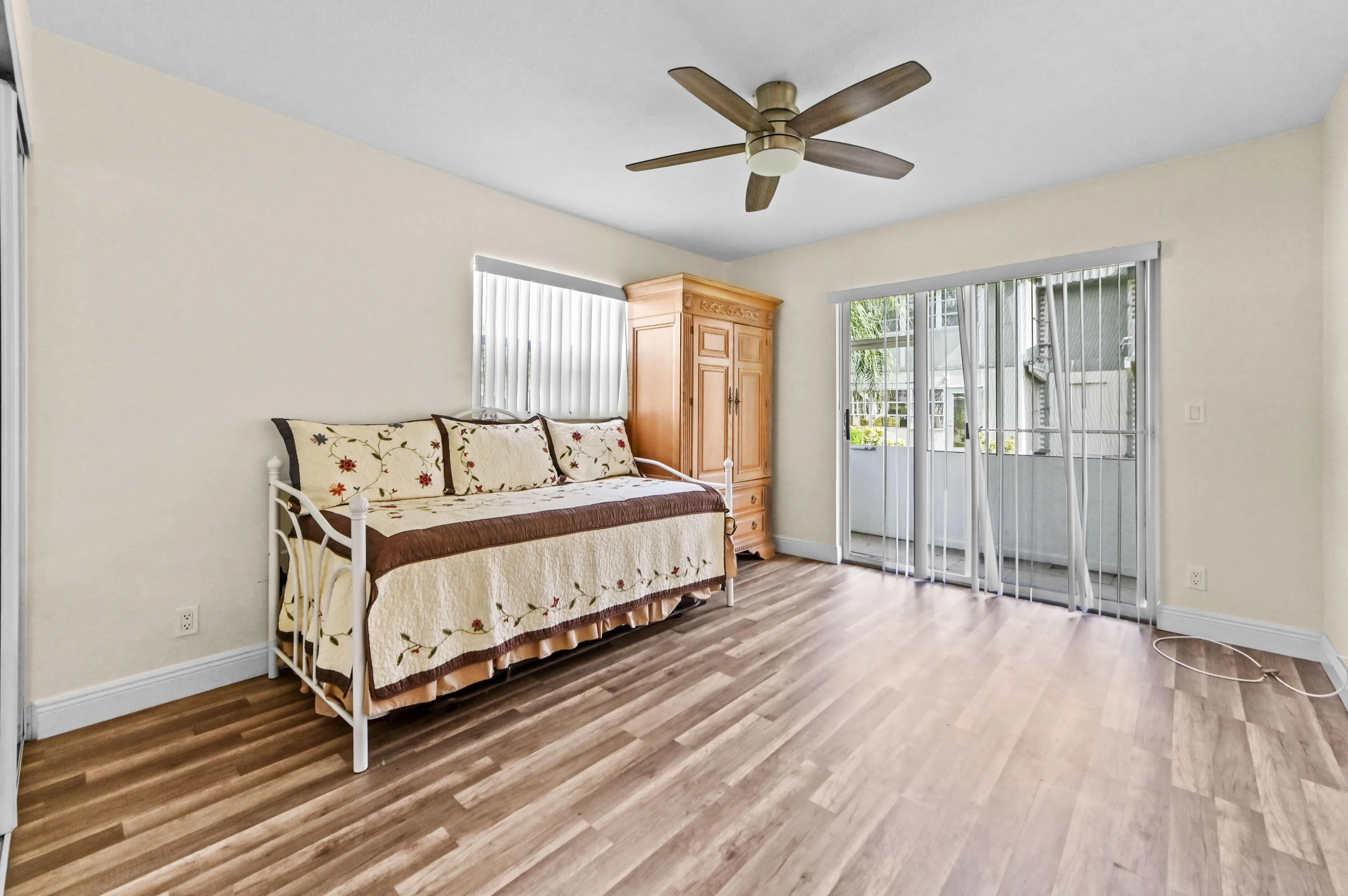 19 Bedroom 03