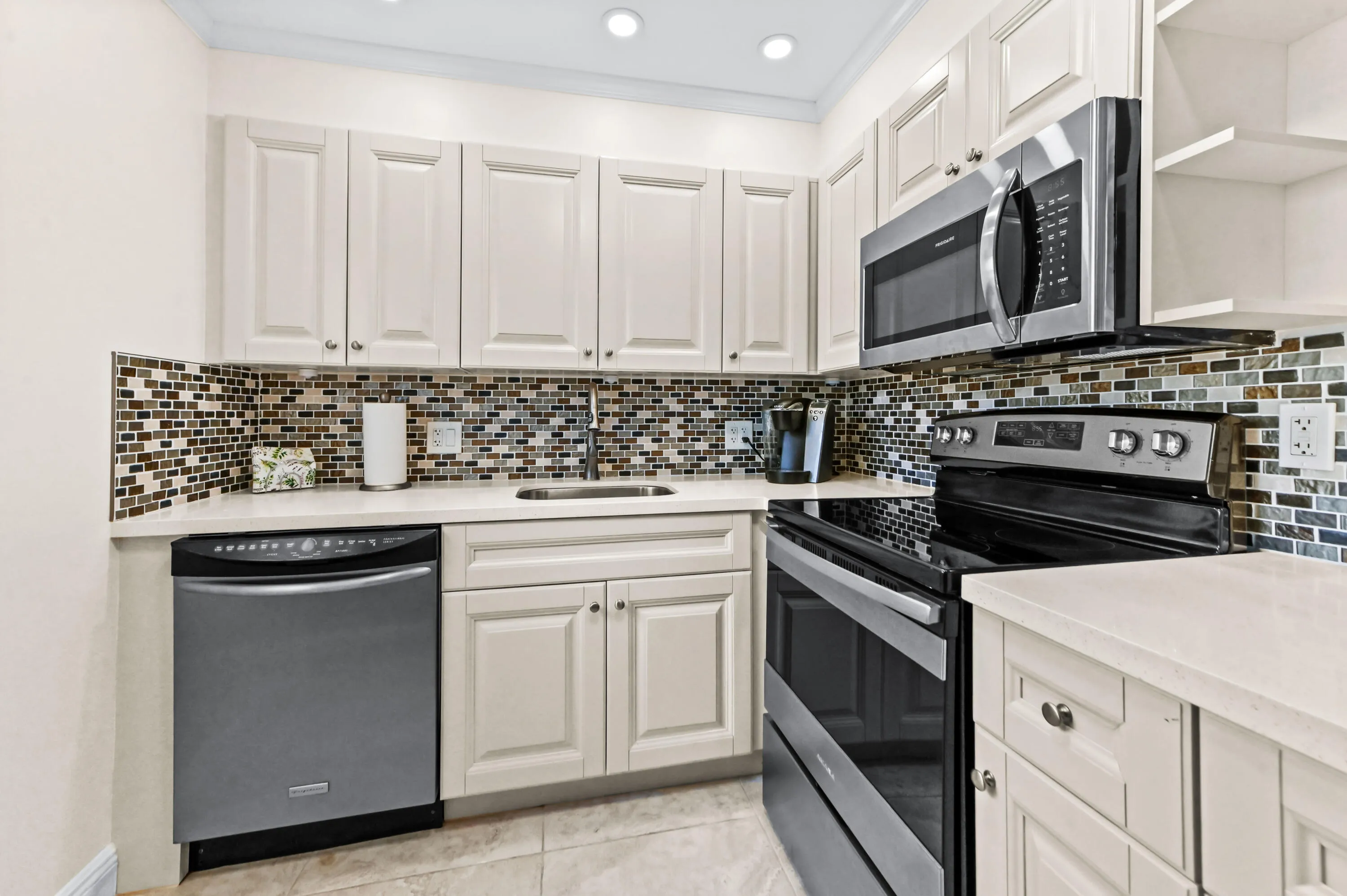 11 Kitchen 02